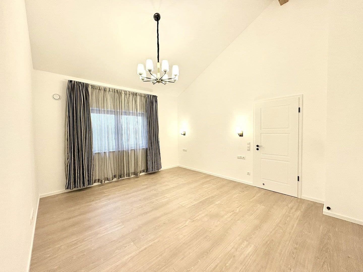 Pronájem bytu 4+kk 149 m², Dingolfing, Bavorsko Pronájem bytu 4+kk 149 m², Dingolfing, Bavorsko