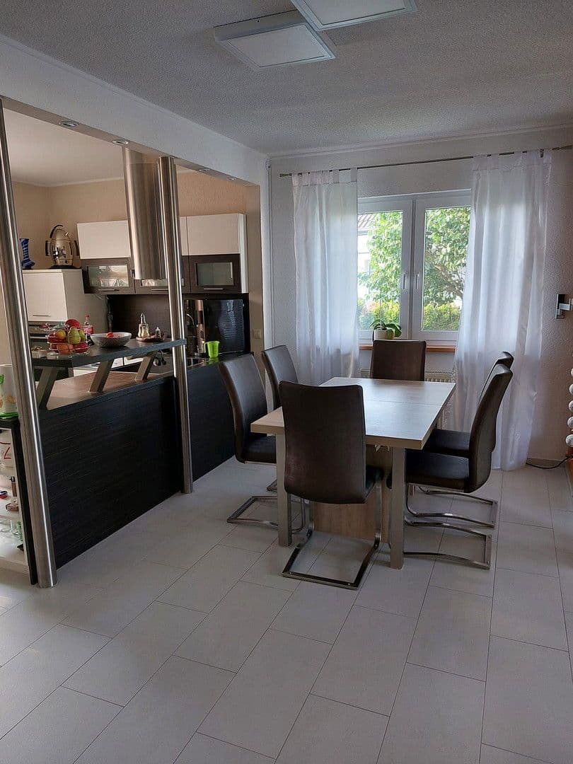 Prodej domu 176 m², pozemek 551 m², Am Schwefelgraben 3, Mühlhausen-Ehingen, Bádensko-Württembersko Prodej domu 176 m², pozemek 551 m², Am Schwefelgraben 3, Mühlhausen-Ehingen, Bádensko-Württembersko