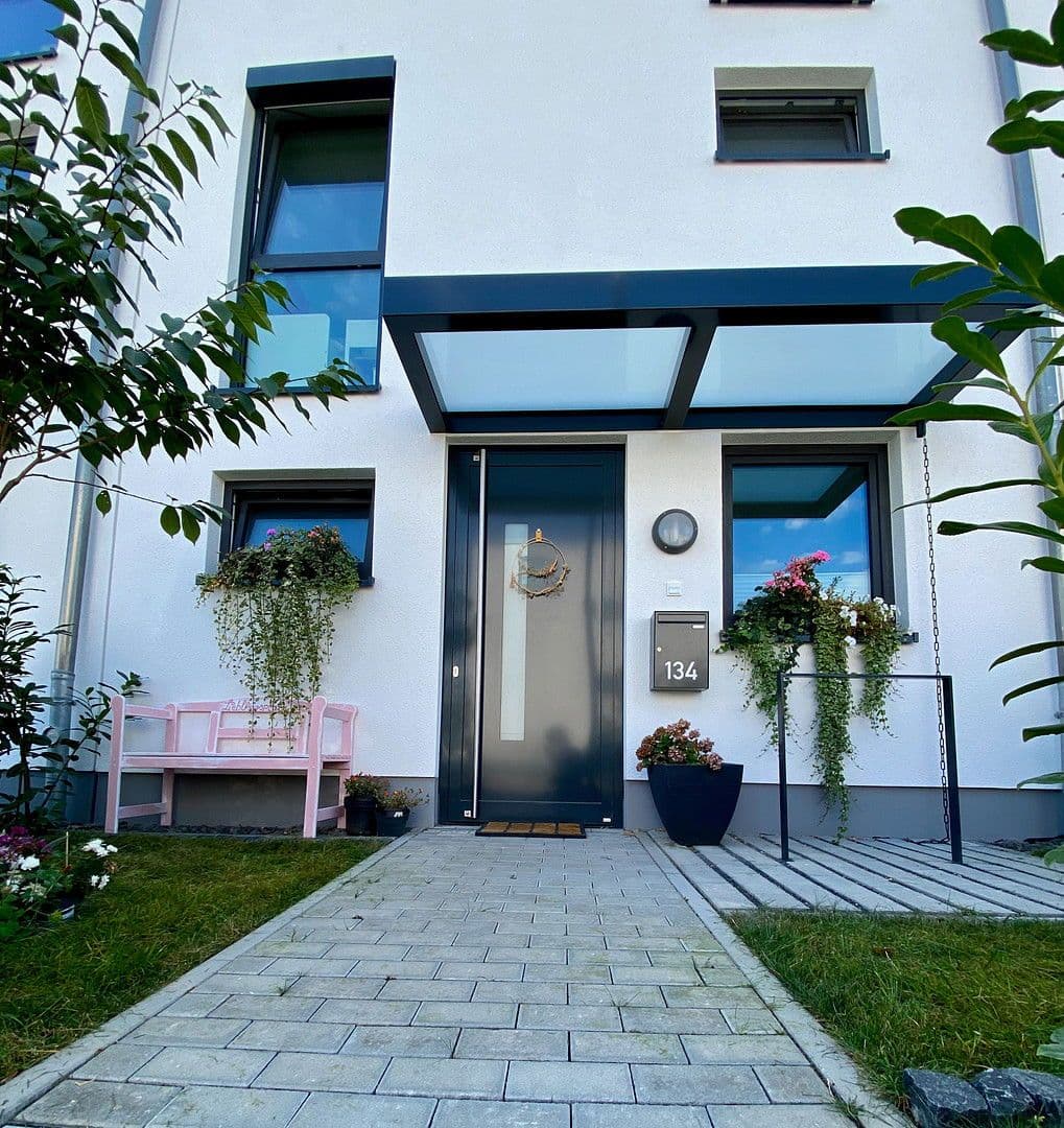 Prodej domu 139 m², pozemek 122 m², Rotkehlchenweg 134, Wiesbaden-Nordenstadt, Hessen Prodej domu 139 m², pozemek 122 m², Rotkehlchenweg 134, Wiesbaden-Nordenstadt, Hessen