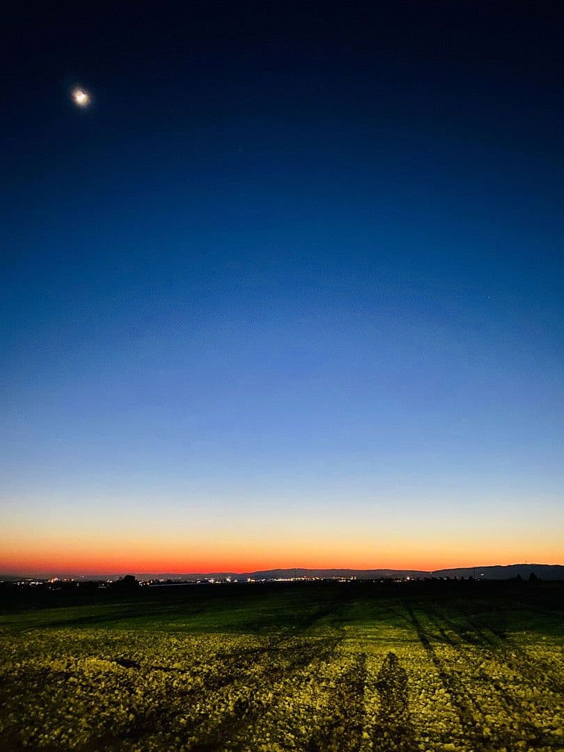 Prodej domu 139 m², pozemek 122 m², Rotkehlchenweg 134, Wiesbaden-Nordenstadt, Hessen Prodej domu 139 m², pozemek 122 m², Rotkehlchenweg 134, Wiesbaden-Nordenstadt, Hessen