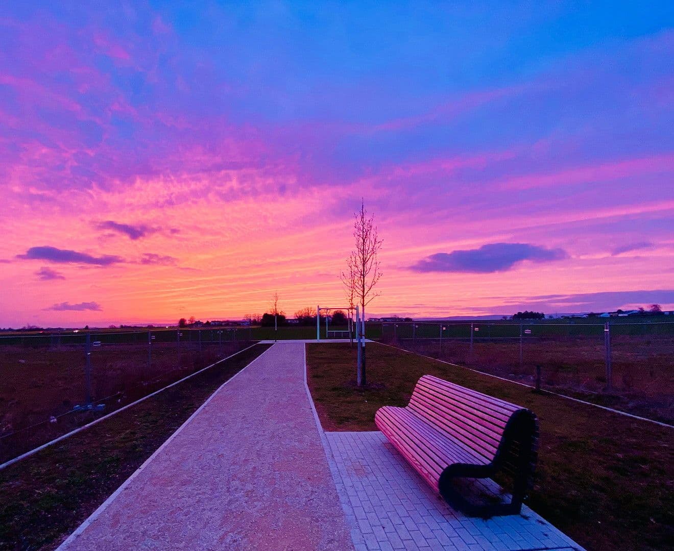 Prodej domu 139 m², pozemek 122 m², Rotkehlchenweg 134, Wiesbaden-Nordenstadt, Hessen Prodej domu 139 m², pozemek 122 m², Rotkehlchenweg 134, Wiesbaden-Nordenstadt, Hessen