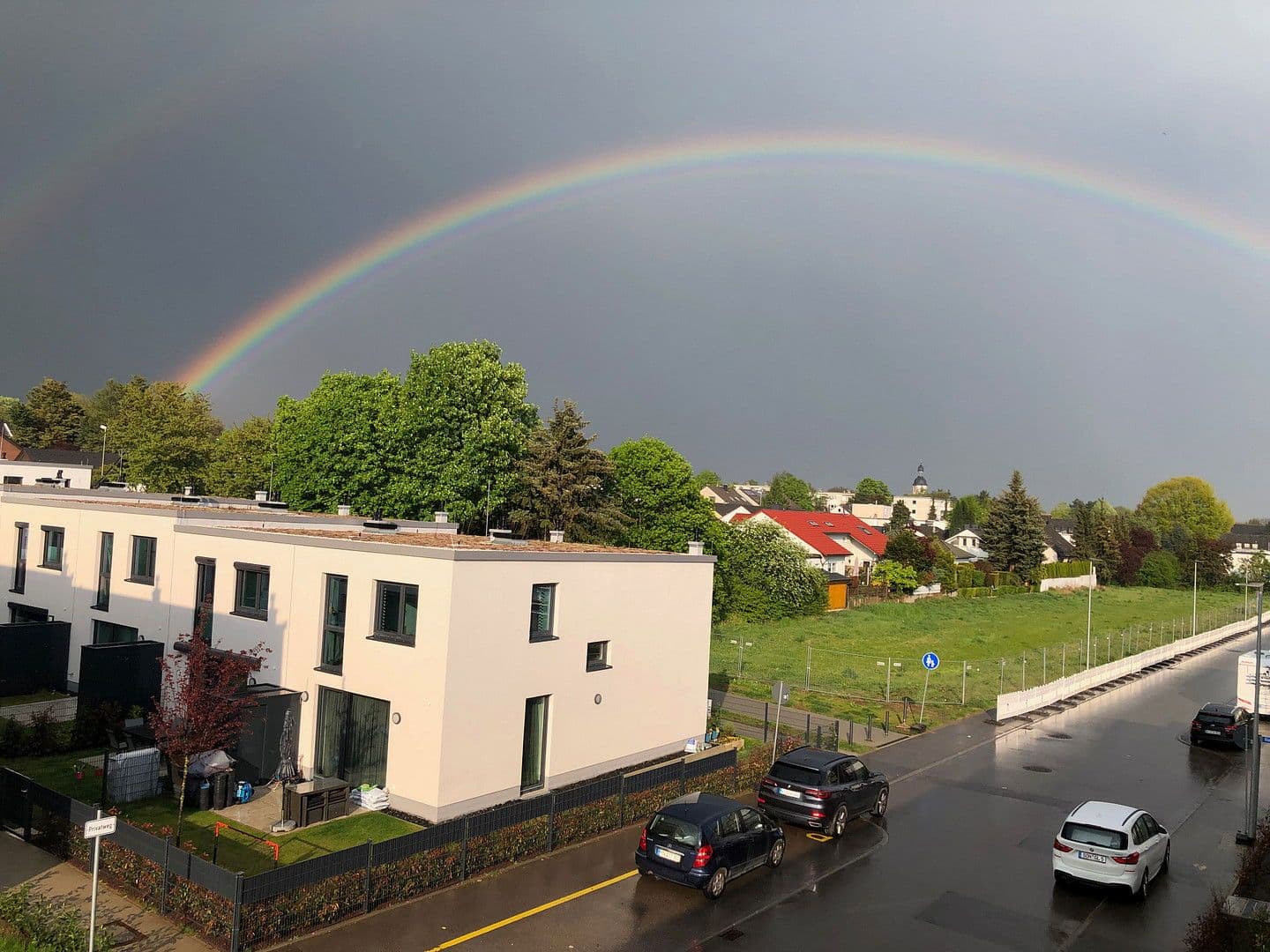 Prodej domu 139 m², pozemek 122 m², Rotkehlchenweg 134, Wiesbaden-Nordenstadt, Hessen Prodej domu 139 m², pozemek 122 m², Rotkehlchenweg 134, Wiesbaden-Nordenstadt, Hessen