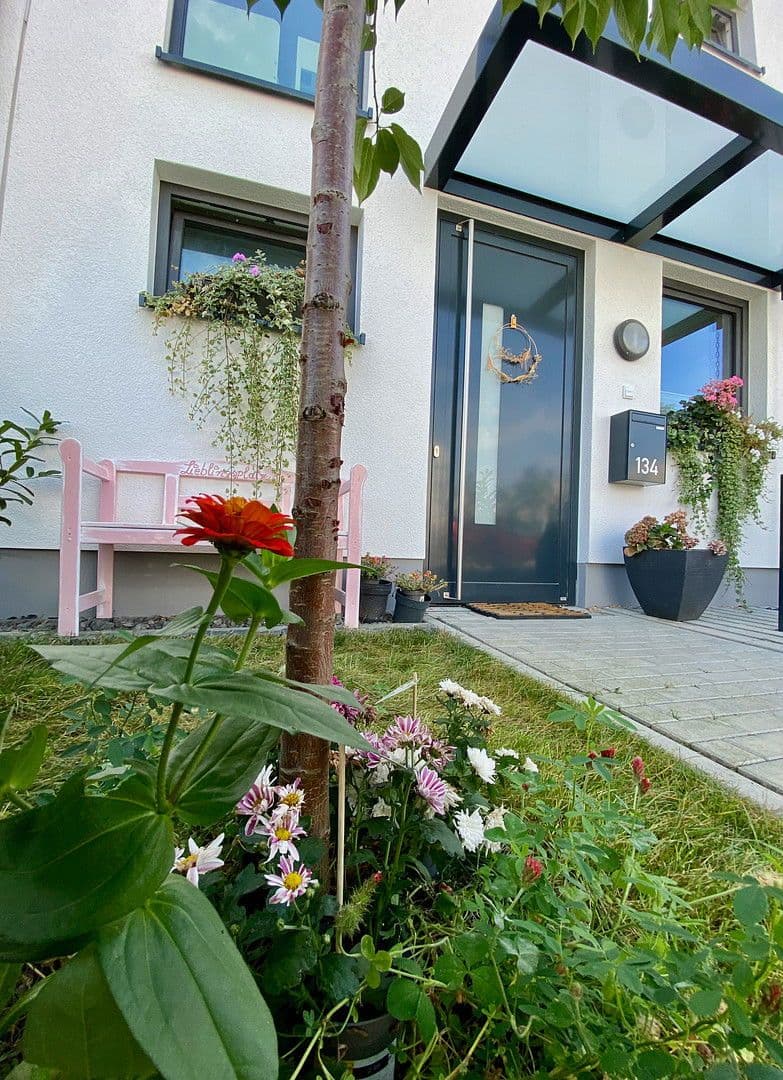 Prodej domu 139 m², pozemek 122 m², Rotkehlchenweg 134, Wiesbaden-Nordenstadt, Hessen Prodej domu 139 m², pozemek 122 m², Rotkehlchenweg 134, Wiesbaden-Nordenstadt, Hessen