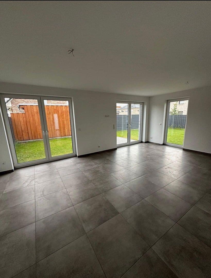 Pronájem domu 135 m², pozemek 666 m², Schwarmstedt, Dolní Sasko Pronájem domu 135 m², pozemek 666 m², Schwarmstedt, Dolní Sasko