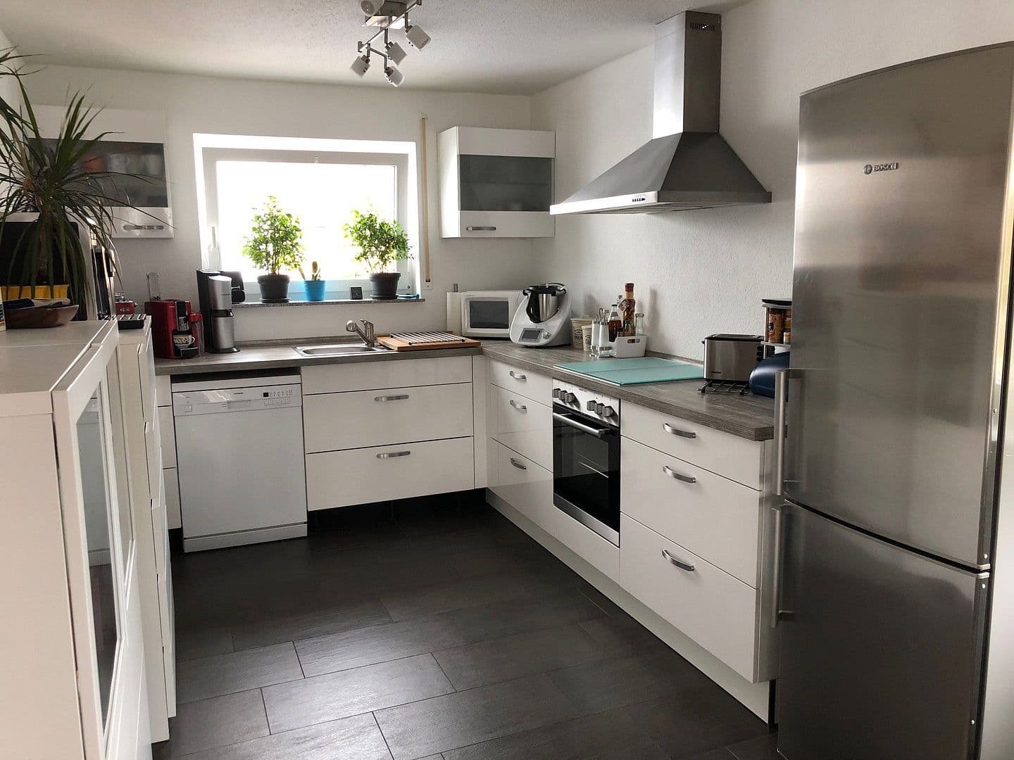 Pronájem bytu 4+1 100 m², Esslingen am Neckar, Bádensko-Württembersko Pronájem bytu 4+1 100 m², Esslingen am Neckar, Bádensko-Württembersko