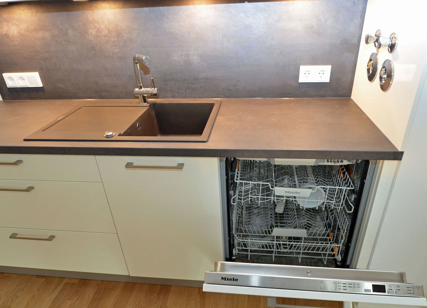 Pronájem bytu 2+1 67 m², Metropolitan Park 22, Berlin, Berlín Pronájem bytu 2+1 67 m², Metropolitan Park 22, Berlin, Berlín