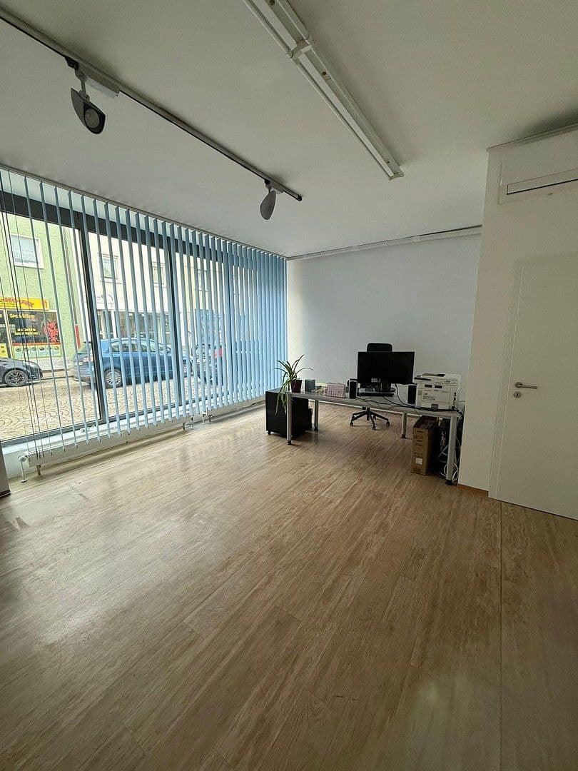 Pronájem nebytového prostoru 77 m², Bahnhofstr. 13, Schwandorf, Bavorsko Pronájem nebytového prostoru 77 m², Bahnhofstr. 13, Schwandorf, Bavorsko