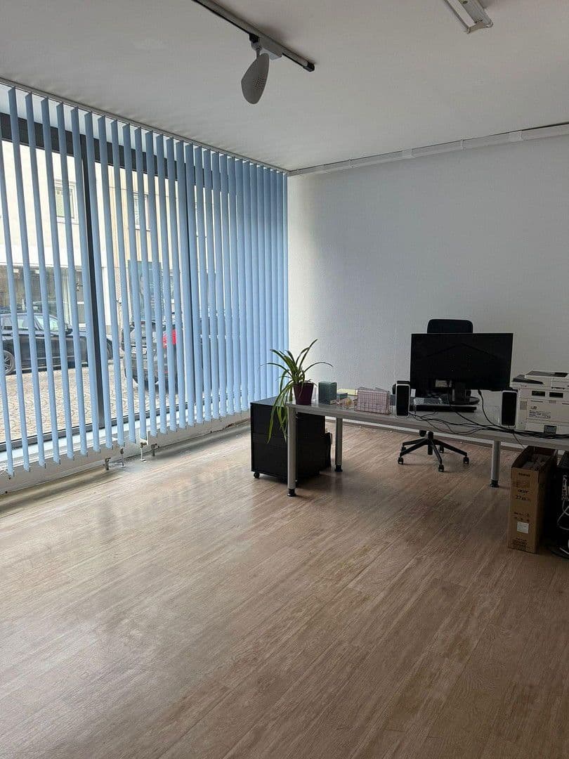 Pronájem nebytového prostoru 77 m², Bahnhofstr. 13, Schwandorf, Bavorsko Pronájem nebytového prostoru 77 m², Bahnhofstr. 13, Schwandorf, Bavorsko