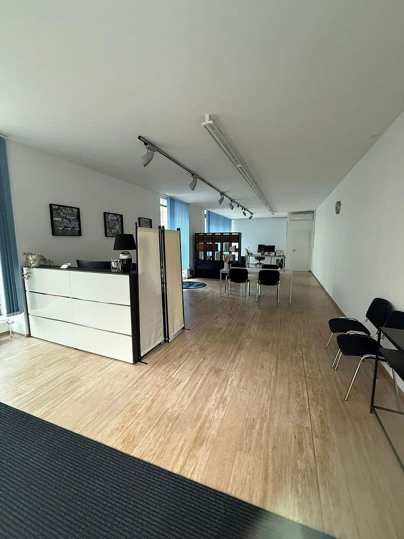 Pronájem nebytového prostoru 77 m², Bahnhofstr. 13, Schwandorf, Bavorsko Pronájem nebytového prostoru 77 m², Bahnhofstr. 13, Schwandorf, Bavorsko