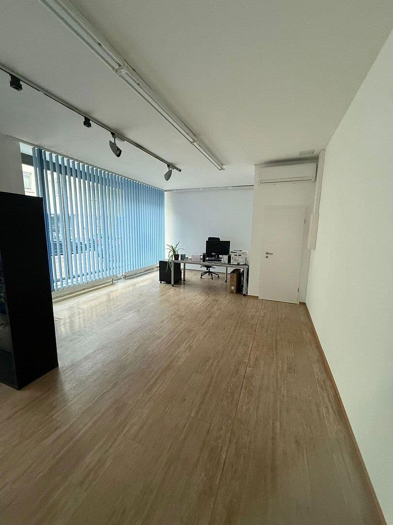 Pronájem nebytového prostoru 77 m², Bahnhofstr. 13, Schwandorf, Bavorsko Pronájem nebytového prostoru 77 m², Bahnhofstr. 13, Schwandorf, Bavorsko