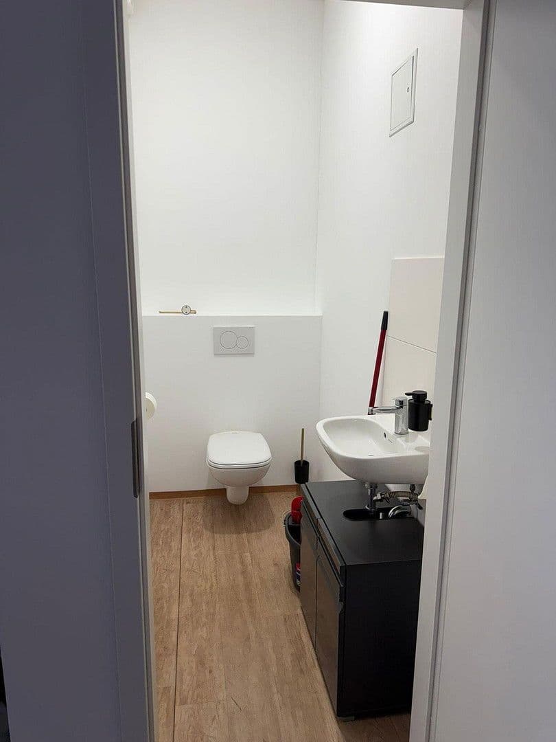 Pronájem nebytového prostoru 77 m², Bahnhofstr. 13, Schwandorf, Bavorsko Pronájem nebytového prostoru 77 m², Bahnhofstr. 13, Schwandorf, Bavorsko