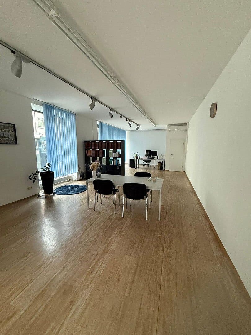 Pronájem nebytového prostoru 77 m², Bahnhofstr. 13, Schwandorf, Bavorsko Pronájem nebytového prostoru 77 m², Bahnhofstr. 13, Schwandorf, Bavorsko