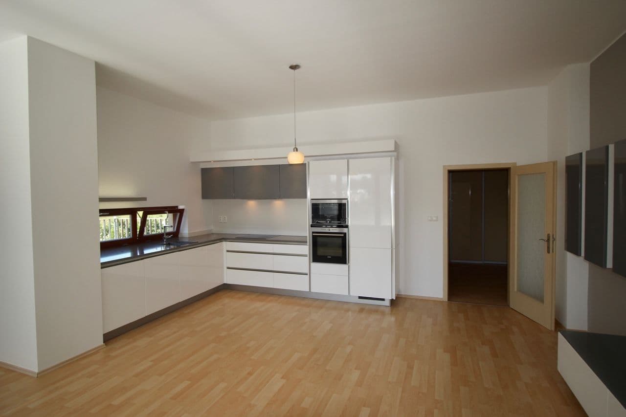 Pronájem bytu 3+kk 139 m², Laudonova, Praha, Praha Pronájem bytu 3+kk 139 m², Laudonova, Praha, Praha