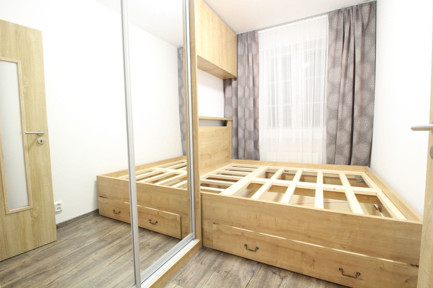 Pronájem bytu 2+kk 41 m², Pelušková, Praha, Praha Pronájem bytu 2+kk 41 m², Pelušková, Praha, Praha