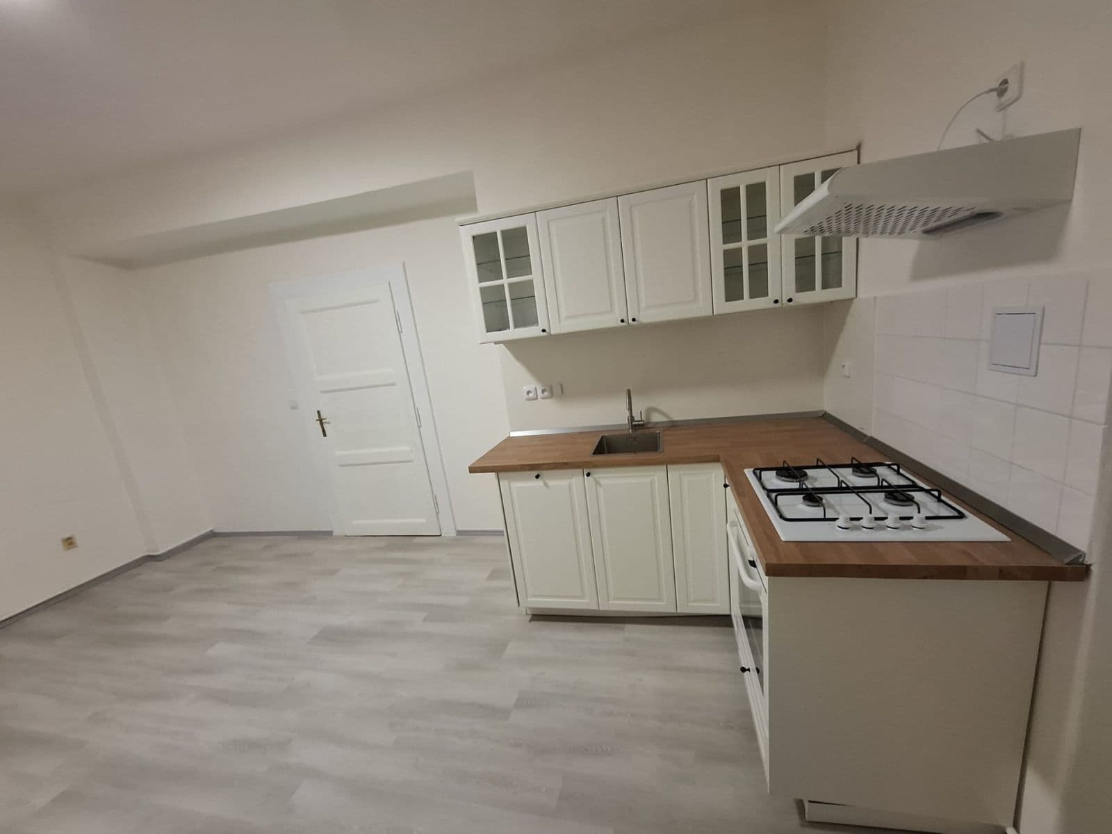 Pronájem bytu 2+1 72 m², Hartigova, Praha, Praha Pronájem bytu 2+1 72 m², Hartigova, Praha, Praha