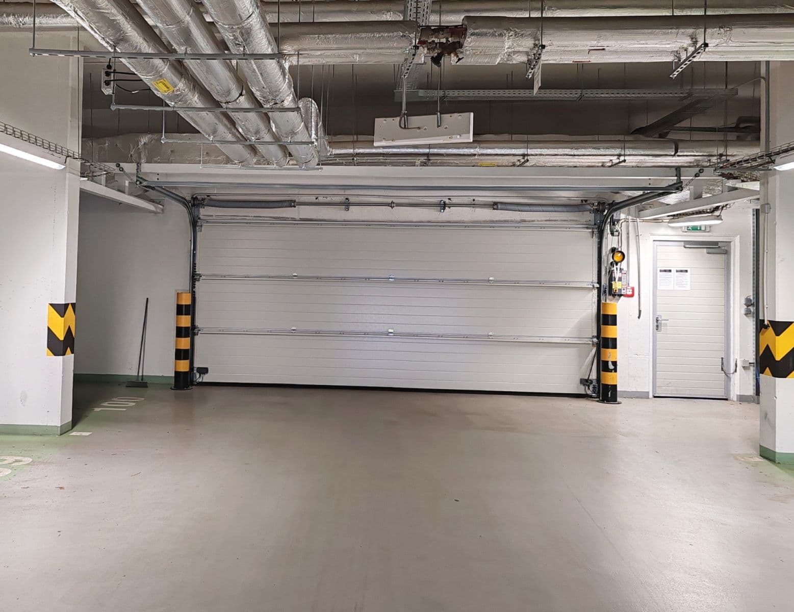 Pronájem garáže 14 m², Modrého, Praha, Praha Pronájem garáže 14 m², Modrého, Praha, Praha