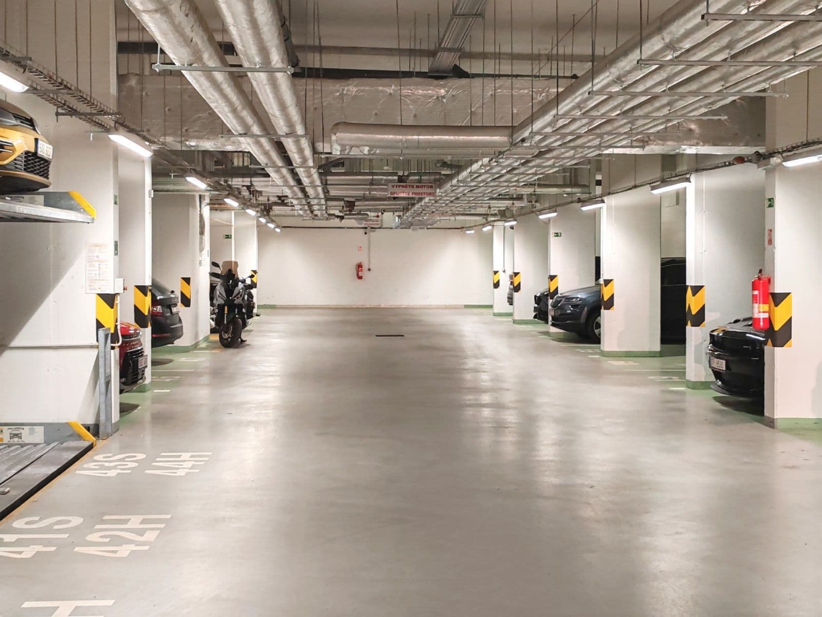 Pronájem garáže 14 m², Modrého, Praha, Praha Pronájem garáže 14 m², Modrého, Praha, Praha