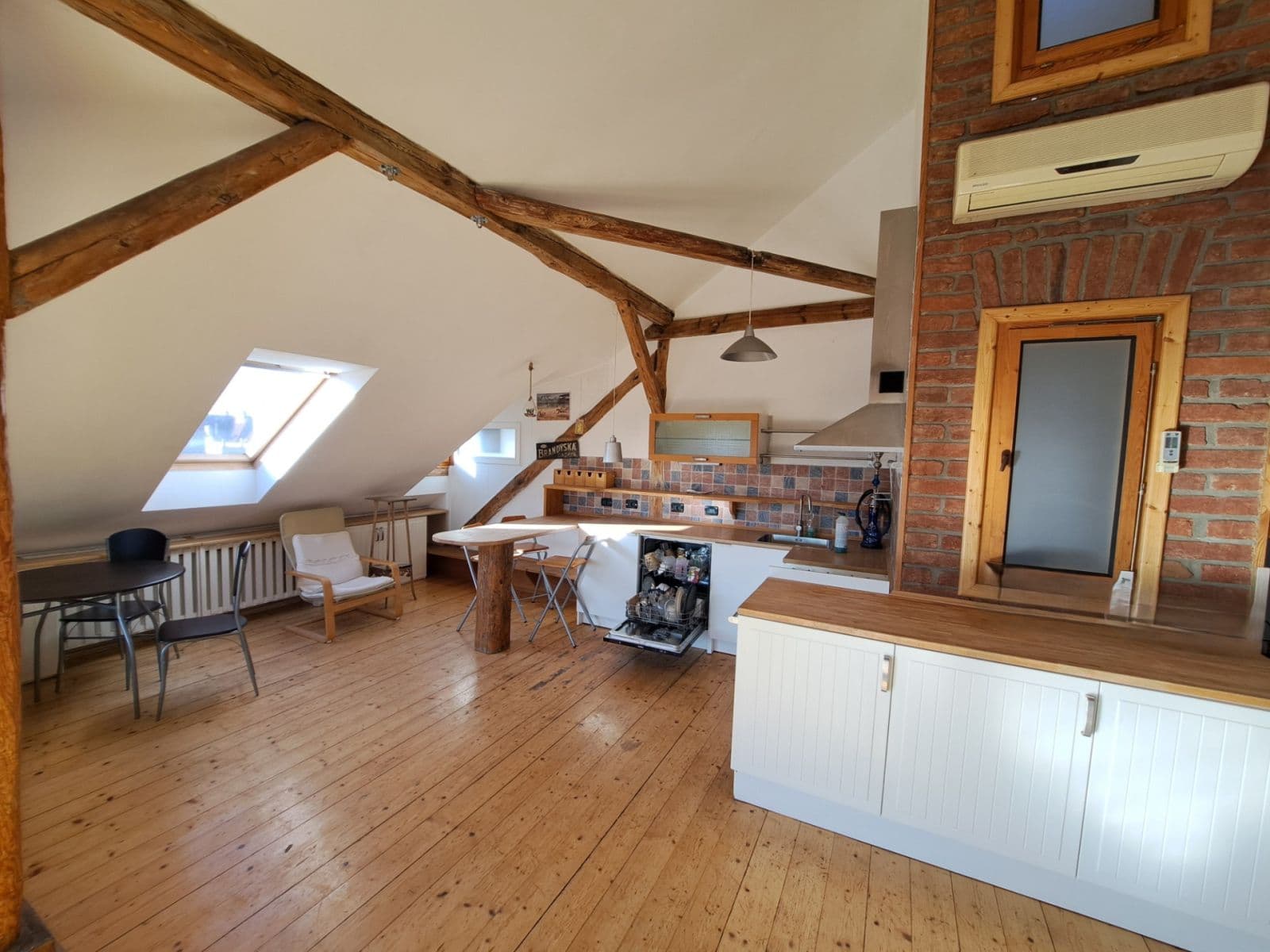 Pronájem bytu 5+kk 200 m², Němejcova, Plzeň, Plzeňský kraj Pronájem bytu 5+kk 200 m², Němejcova, Plzeň, Plzeňský kraj