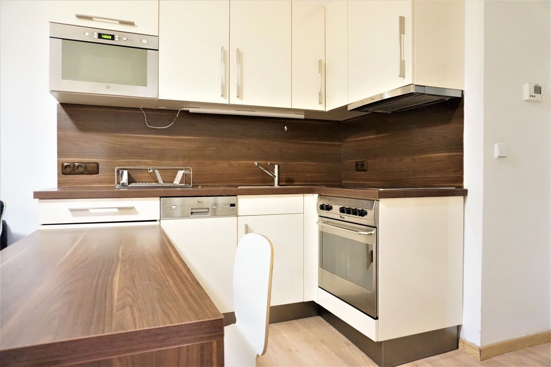Pronájem bytu 3+kk 55 m², náměstí Hrdinů, Praha, Praha Pronájem bytu 3+kk 55 m², náměstí Hrdinů, Praha, Praha