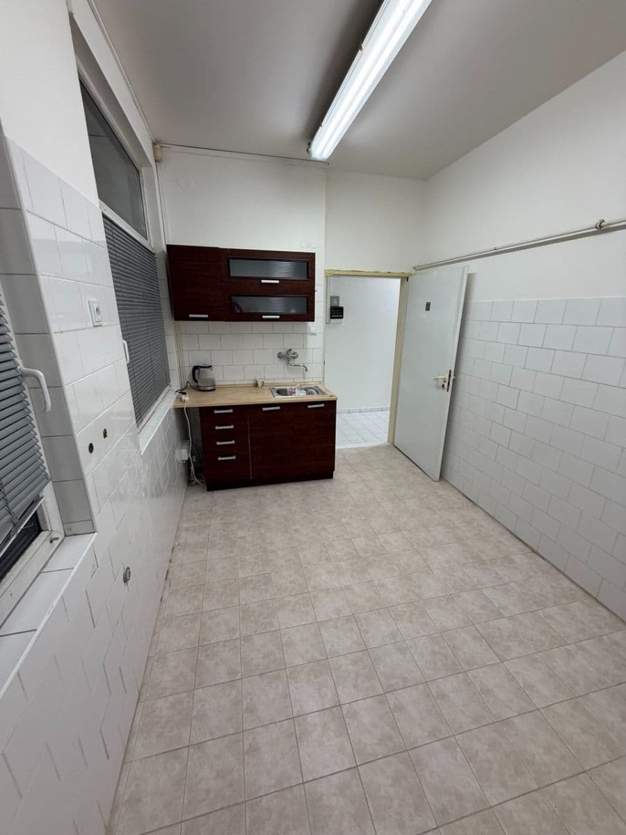 Pronájem nebytového prostoru 127 m², U Vlečky, Ústí nad Labem, Ústecký kraj Pronájem nebytového prostoru 127 m², U Vlečky, Ústí nad Labem, Ústecký kraj