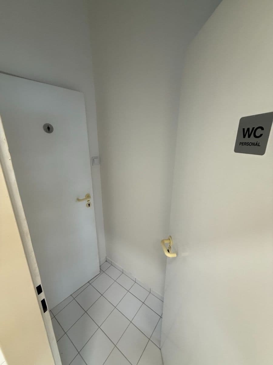 Pronájem nebytového prostoru 127 m², U Vlečky, Ústí nad Labem, Ústecký kraj Pronájem nebytového prostoru 127 m², U Vlečky, Ústí nad Labem, Ústecký kraj