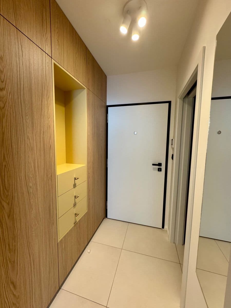 Pronájem bytu 1+kk 29 m², Krymská, Praha, Praha Pronájem bytu 1+kk 29 m², Krymská, Praha, Praha