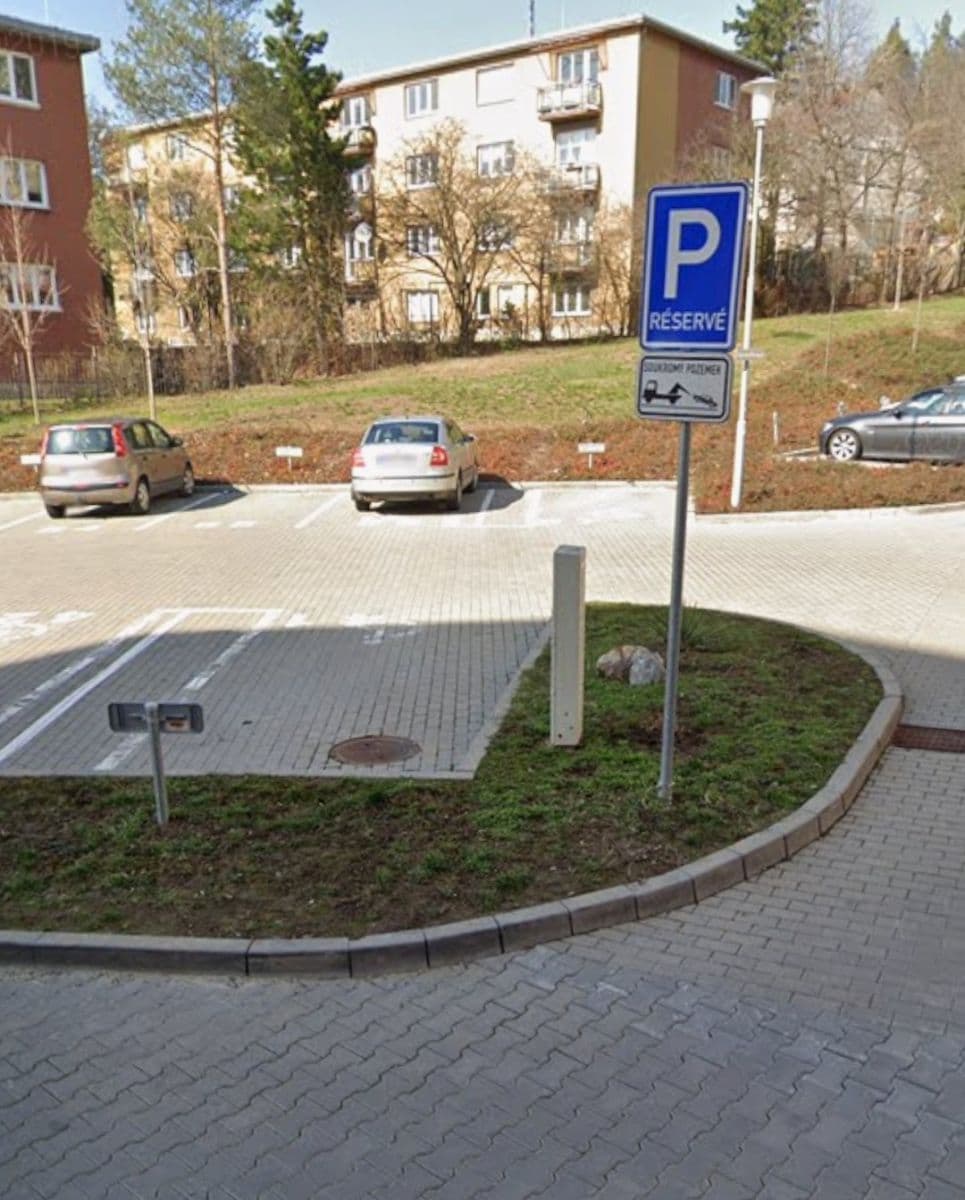 Pronájem garáže 13 m², Bělohorská, Brno, Jihomoravský kraj Pronájem garáže 13 m², Bělohorská, Brno, Jihomoravský kraj