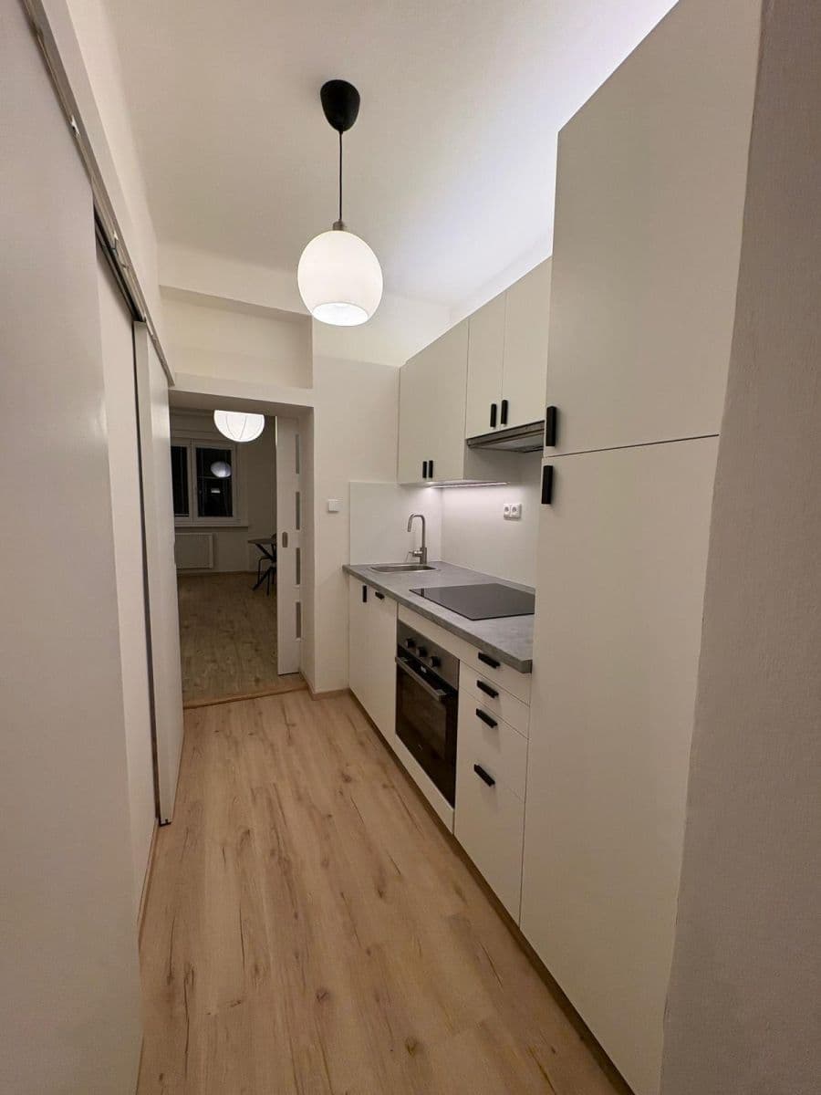 Pronájem bytu 1+kk 33 m², Pod Strojírnami, Praha, Praha Pronájem bytu 1+kk 33 m², Pod Strojírnami, Praha, Praha