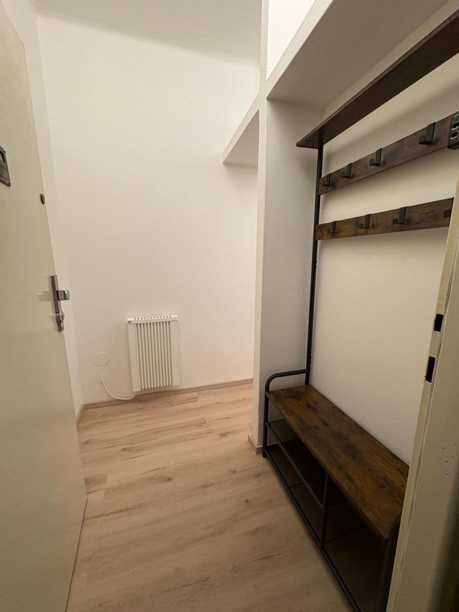 Pronájem bytu 1+kk 33 m², Pod Strojírnami, Praha, Praha Pronájem bytu 1+kk 33 m², Pod Strojírnami, Praha, Praha