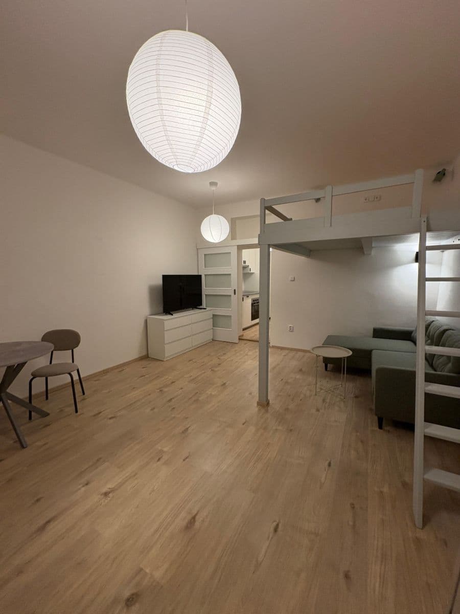 Pronájem bytu 1+kk 33 m², Pod Strojírnami, Praha, Praha Pronájem bytu 1+kk 33 m², Pod Strojírnami, Praha, Praha