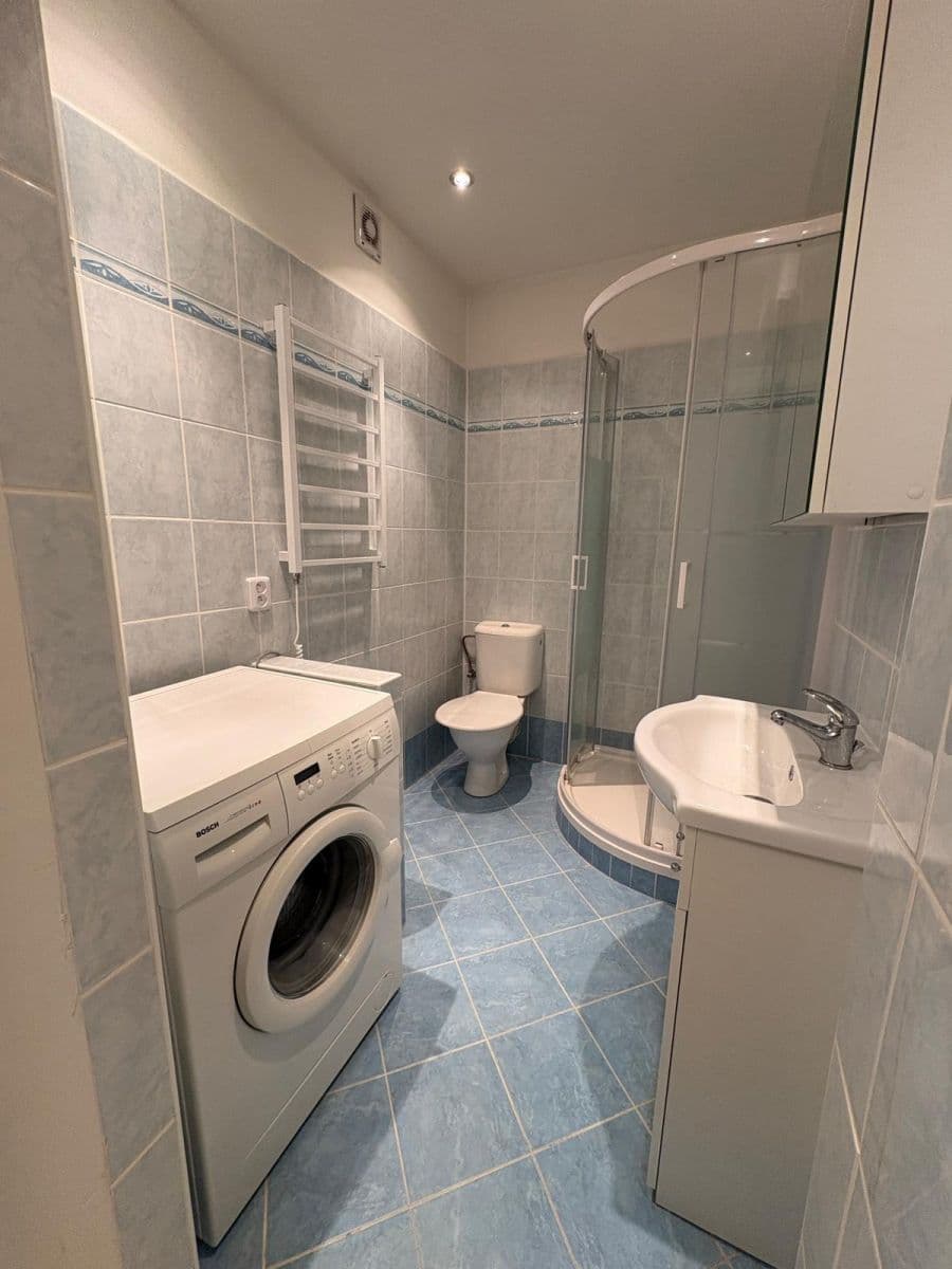 Pronájem bytu 1+kk 33 m², Pod Strojírnami, Praha, Praha Pronájem bytu 1+kk 33 m², Pod Strojírnami, Praha, Praha