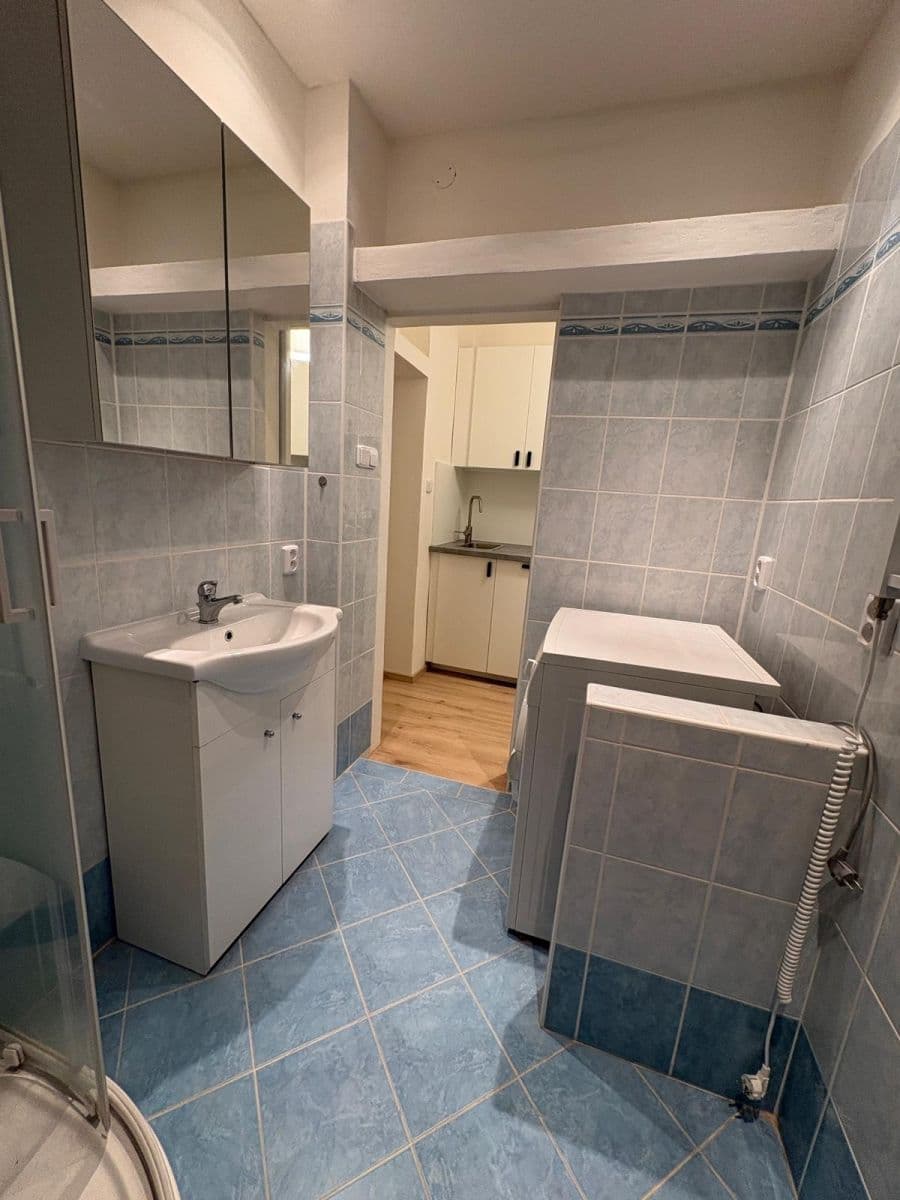 Pronájem bytu 1+kk 33 m², Pod Strojírnami, Praha, Praha Pronájem bytu 1+kk 33 m², Pod Strojírnami, Praha, Praha