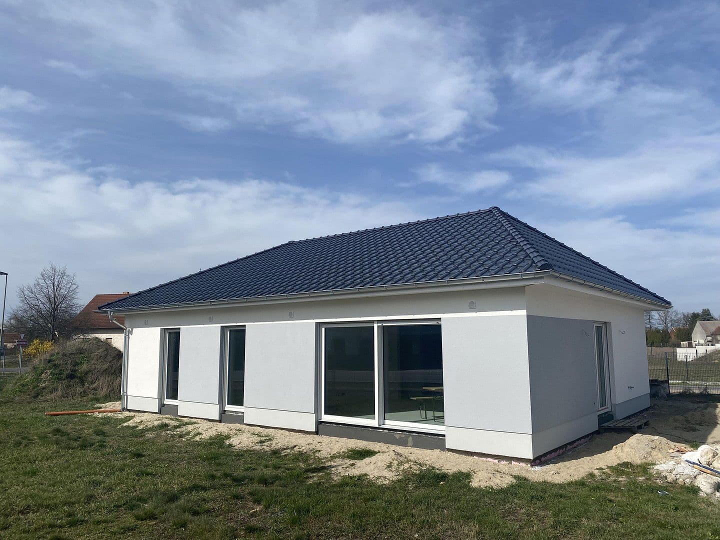 Prodej domu 151 m², pozemek 900 m², Ponnsdorfer Weg 4, Sonnewalde, Braniborsko Prodej domu 151 m², pozemek 900 m², Ponnsdorfer Weg 4, Sonnewalde, Braniborsko