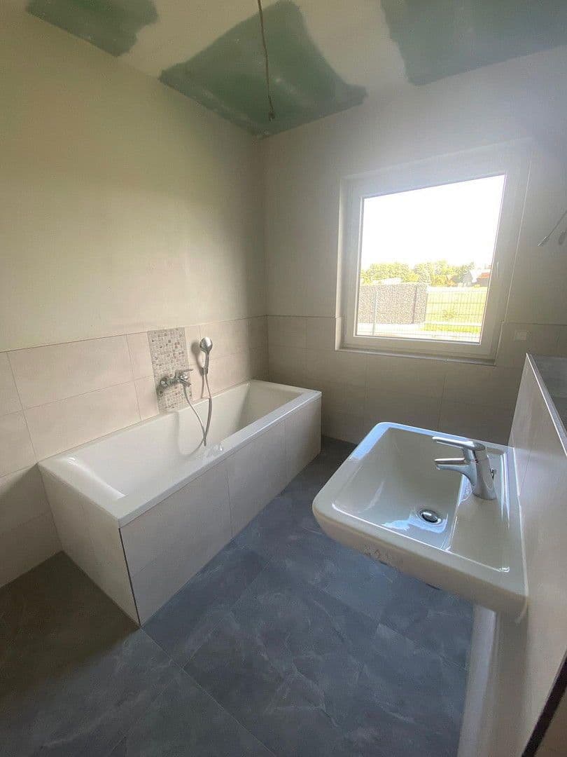 Prodej domu 151 m², pozemek 900 m², Ponnsdorfer Weg 4, Sonnewalde, Braniborsko Prodej domu 151 m², pozemek 900 m², Ponnsdorfer Weg 4, Sonnewalde, Braniborsko