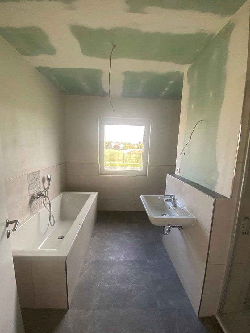 Prodej domu 151 m², pozemek 900 m², Ponnsdorfer Weg 4, Sonnewalde, Braniborsko Prodej domu 151 m², pozemek 900 m², Ponnsdorfer Weg 4, Sonnewalde, Braniborsko