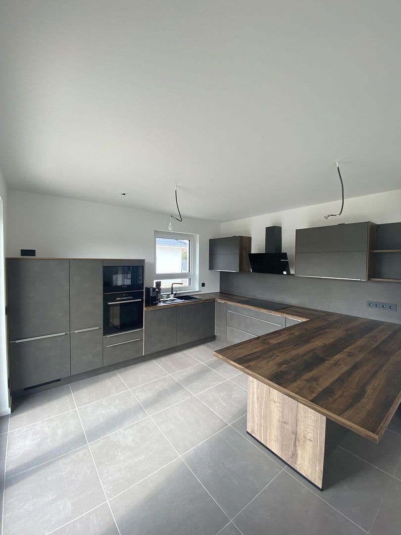 Prodej domu 151 m², pozemek 920 m², Ponnsdorfer Weg 4 A, Sonnewalde, Braniborsko Prodej domu 151 m², pozemek 920 m², Ponnsdorfer Weg 4 A, Sonnewalde, Braniborsko