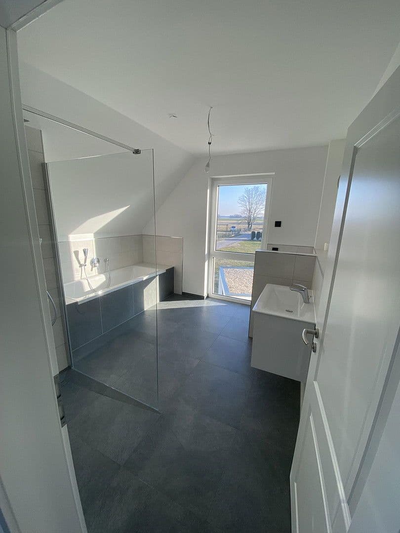 Prodej domu 151 m², pozemek 920 m², Ponnsdorfer Weg 4 A, Sonnewalde, Braniborsko Prodej domu 151 m², pozemek 920 m², Ponnsdorfer Weg 4 A, Sonnewalde, Braniborsko