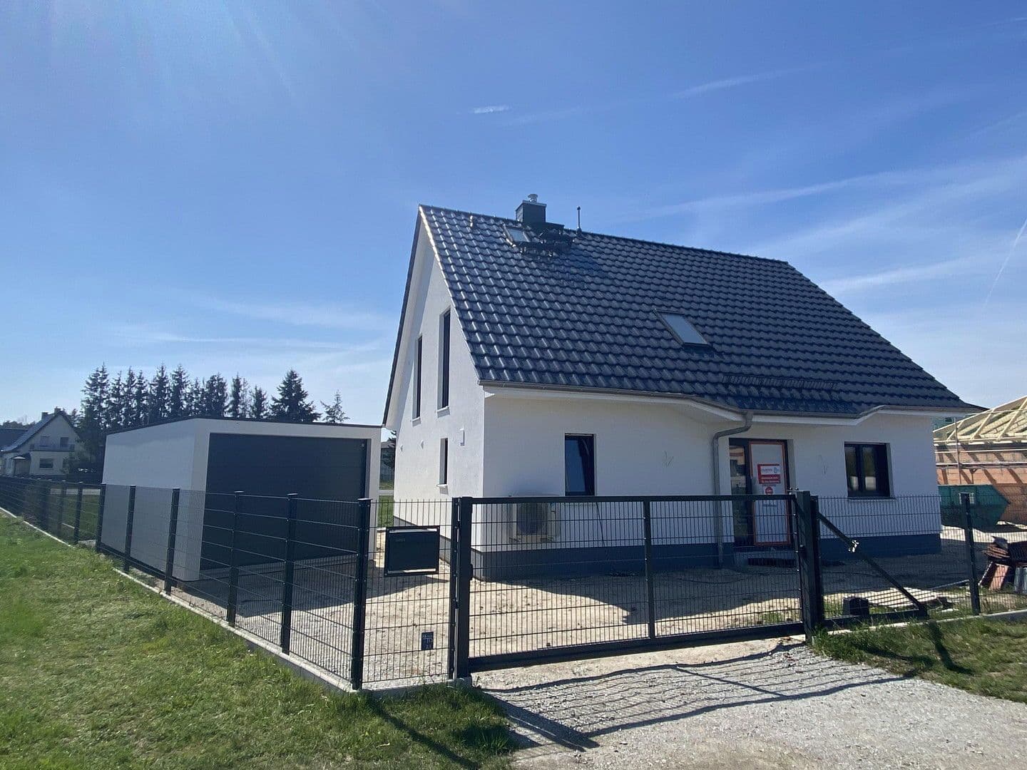 Prodej domu 151 m², pozemek 920 m², Ponnsdorfer Weg 4 A, Sonnewalde, Braniborsko Prodej domu 151 m², pozemek 920 m², Ponnsdorfer Weg 4 A, Sonnewalde, Braniborsko