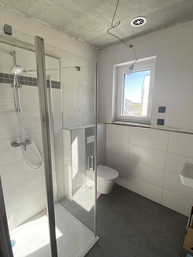 Prodej domu 151 m², pozemek 920 m², Ponnsdorfer Weg 4 A, Sonnewalde, Braniborsko Prodej domu 151 m², pozemek 920 m², Ponnsdorfer Weg 4 A, Sonnewalde, Braniborsko