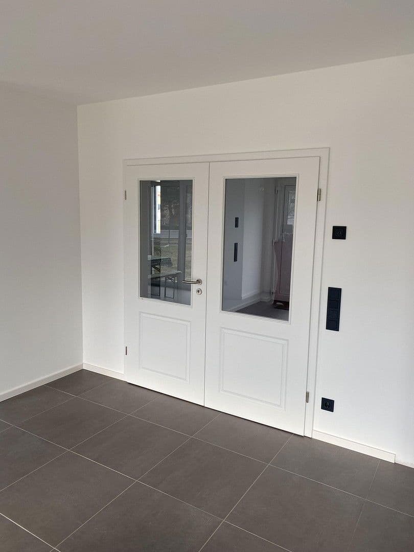 Prodej domu 151 m², pozemek 920 m², Ponnsdorfer Weg 4 A, Sonnewalde, Braniborsko Prodej domu 151 m², pozemek 920 m², Ponnsdorfer Weg 4 A, Sonnewalde, Braniborsko