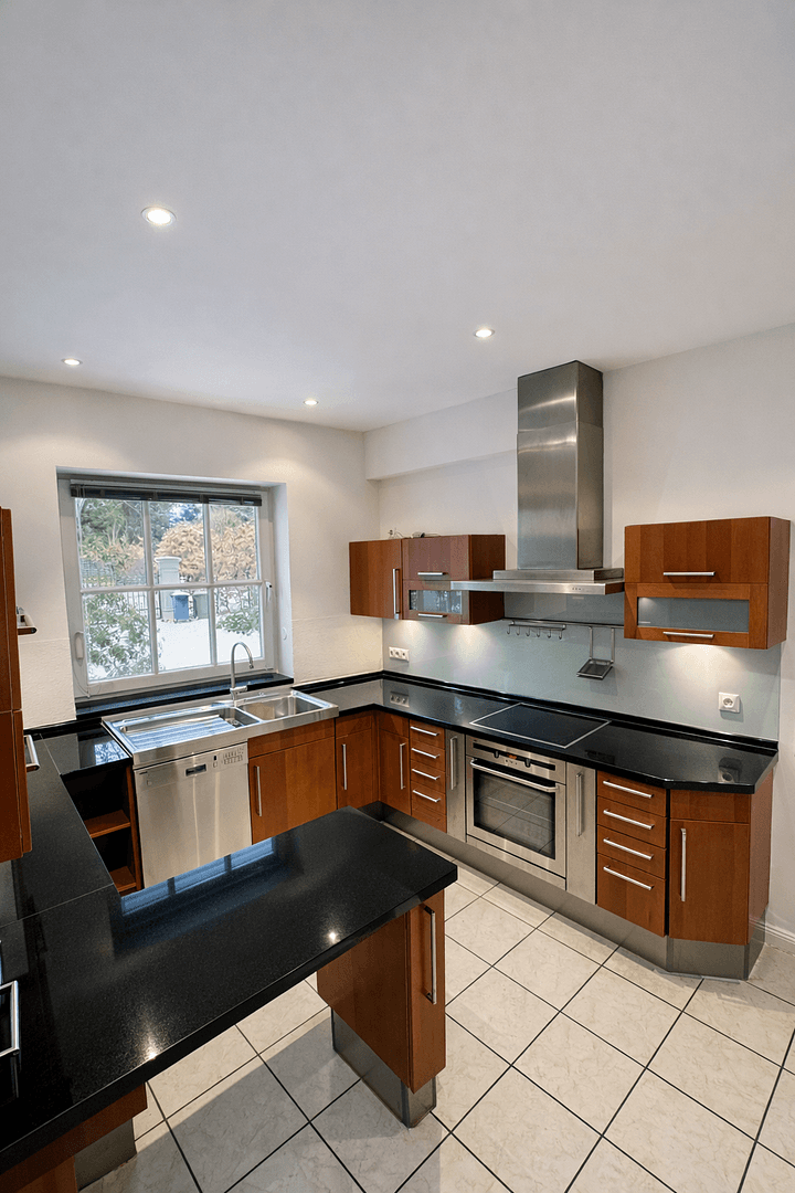 Pronájem domu 198 m², pozemek 1.068 m², Hamburg, Hamburg Pronájem domu 198 m², pozemek 1.068 m², Hamburg, Hamburg