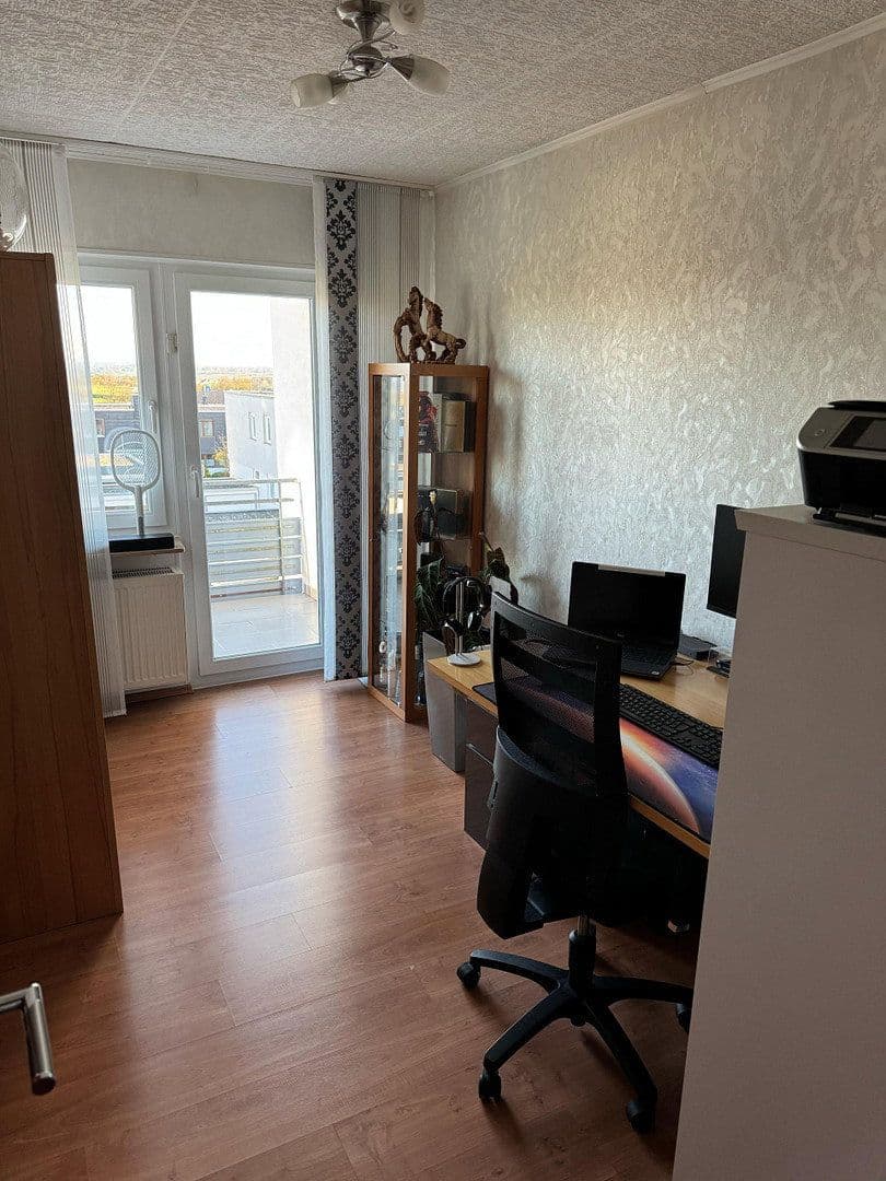 Prodej domu 135 m², pozemek 341 m², Brahmsstraße 24, Herrenberg, Bádensko-Württembersko Prodej domu 135 m², pozemek 341 m², Brahmsstraße 24, Herrenberg, Bádensko-Württembersko