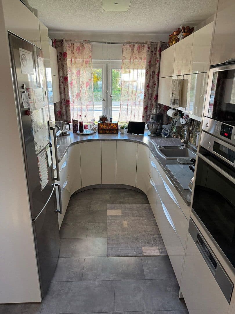 Prodej domu 135 m², pozemek 341 m², Brahmsstraße 24, Herrenberg, Bádensko-Württembersko Prodej domu 135 m², pozemek 341 m², Brahmsstraße 24, Herrenberg, Bádensko-Württembersko