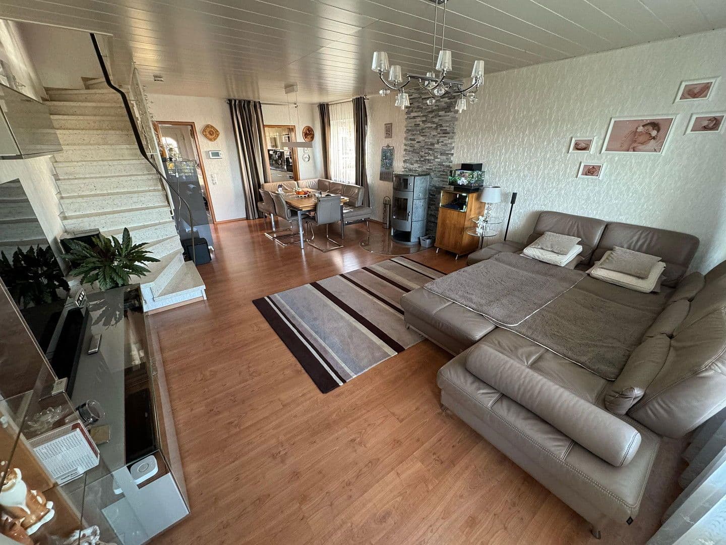 Prodej domu 135 m², pozemek 341 m², Brahmsstraße 24, Herrenberg, Bádensko-Württembersko Prodej domu 135 m², pozemek 341 m², Brahmsstraße 24, Herrenberg, Bádensko-Württembersko