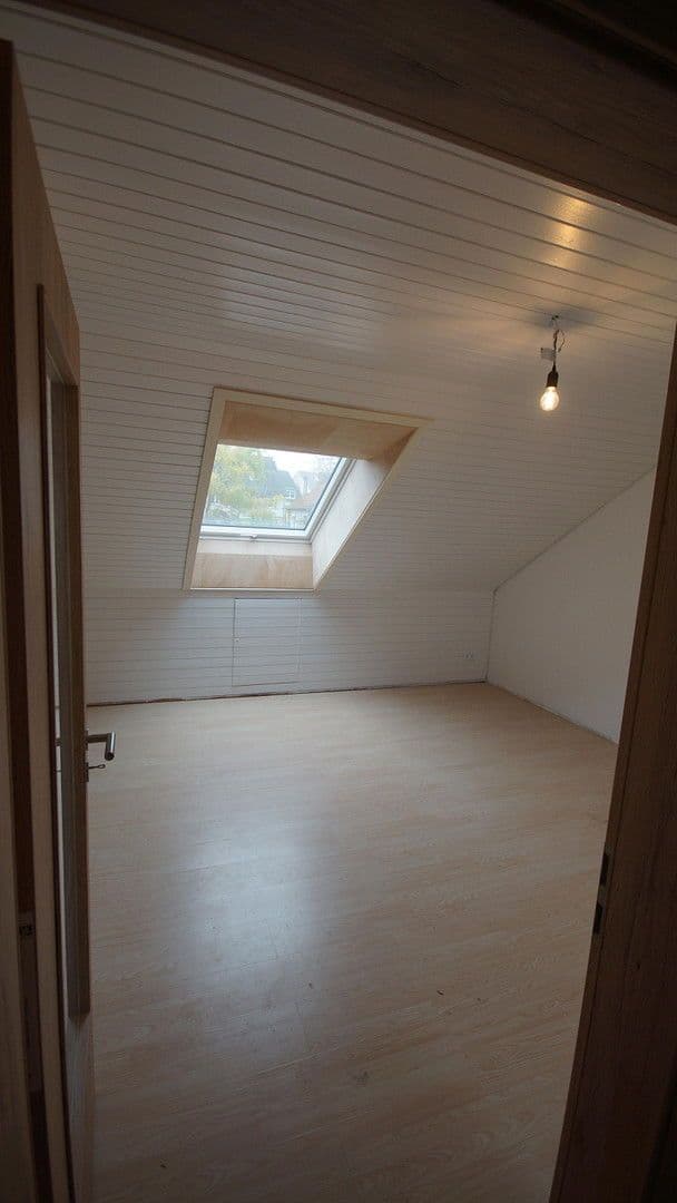 Pronájem domu 150 m², pozemek 130 m², Köpfertstr.68, Plieningen, Bádensko-Württembersko Pronájem domu 150 m², pozemek 130 m², Köpfertstr.68, Plieningen, Bádensko-Württembersko