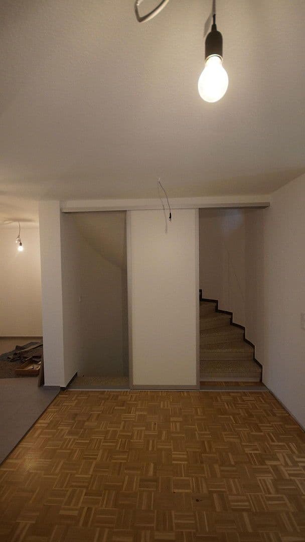 Pronájem domu 150 m², pozemek 130 m², Köpfertstr.68, Plieningen, Bádensko-Württembersko Pronájem domu 150 m², pozemek 130 m², Köpfertstr.68, Plieningen, Bádensko-Württembersko