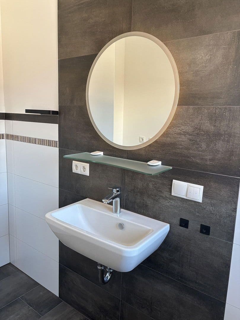 Pronájem bytu 2+1 85 m², Kaiserslautern, Porýní-Falc Pronájem bytu 2+1 85 m², Kaiserslautern, Porýní-Falc