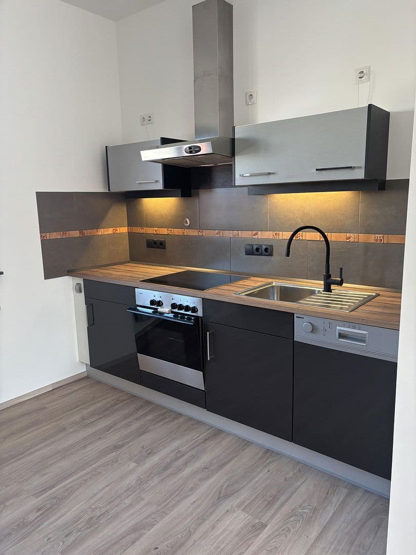 Pronájem bytu 2+1 85 m², Kaiserslautern, Porýní-Falc Pronájem bytu 2+1 85 m², Kaiserslautern, Porýní-Falc