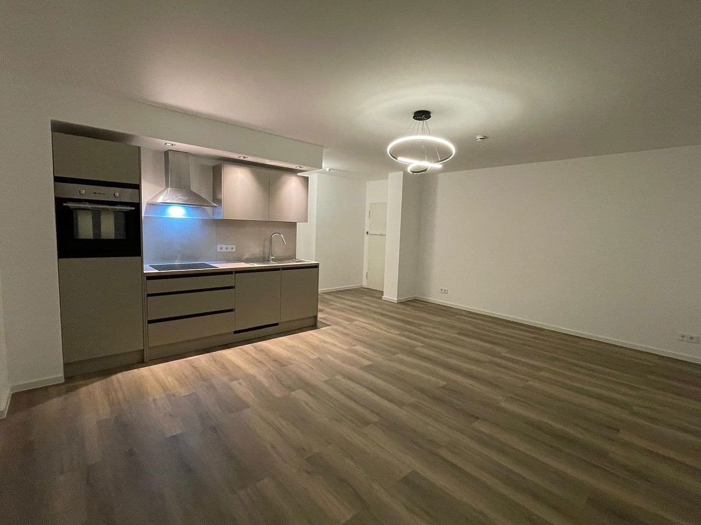 Pronájem bytu 2+1 56 m², Taunusstraße 7, Kerpen, Severní Porýní-Vestfálsko Pronájem bytu 2+1 56 m², Taunusstraße 7, Kerpen, Severní Porýní-Vestfálsko