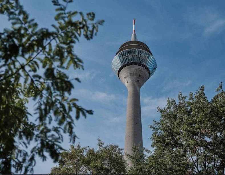 Prodej bytu 4+1 122 m², Florastraße, Düsseldorf, Severní Porýní-Vestfálsko Prodej bytu 4+1 122 m², Florastraße, Düsseldorf, Severní Porýní-Vestfálsko